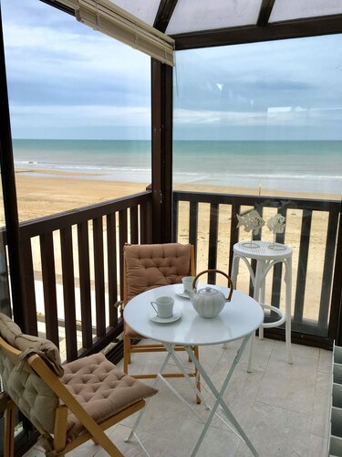 RARE! Beautiful and spacious architect's apartment with the sea at your feet