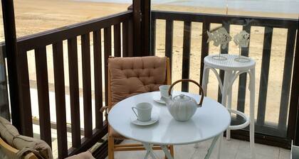 RARE! Beautiful and spacious architect's'apartment with the sea at your feet