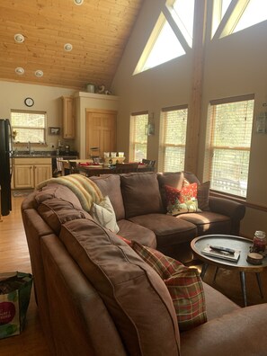 Een televisie, een dvd-speler en boeken