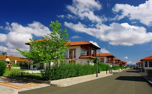 Family Villa | Street view - Generaator House (Pomorie)