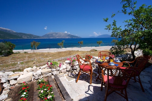 Venetia's House with great sea view, 50 m from beach