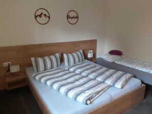2 bedrooms, travel cot, WiFi, bed sheets