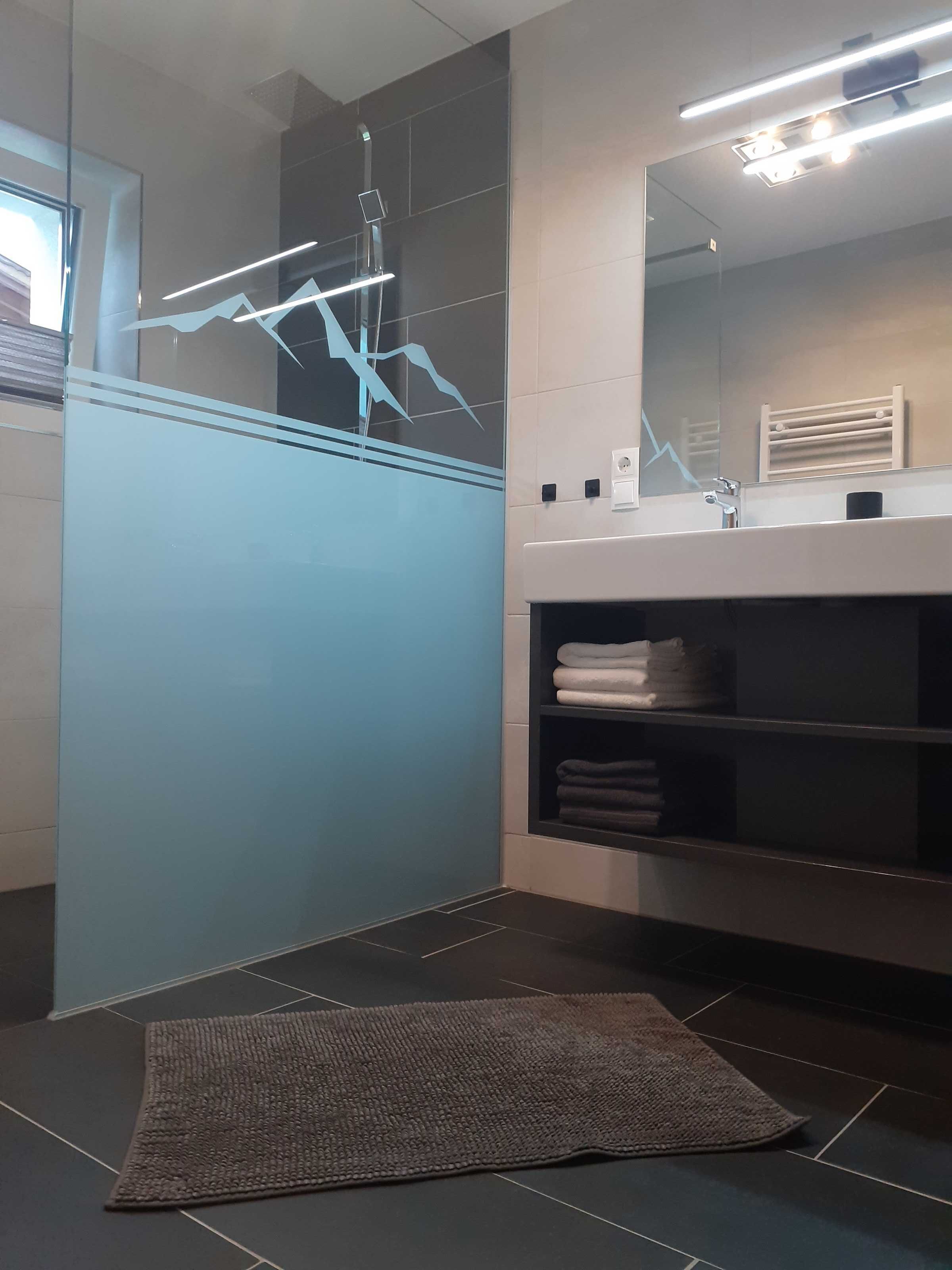 Shower, towels
