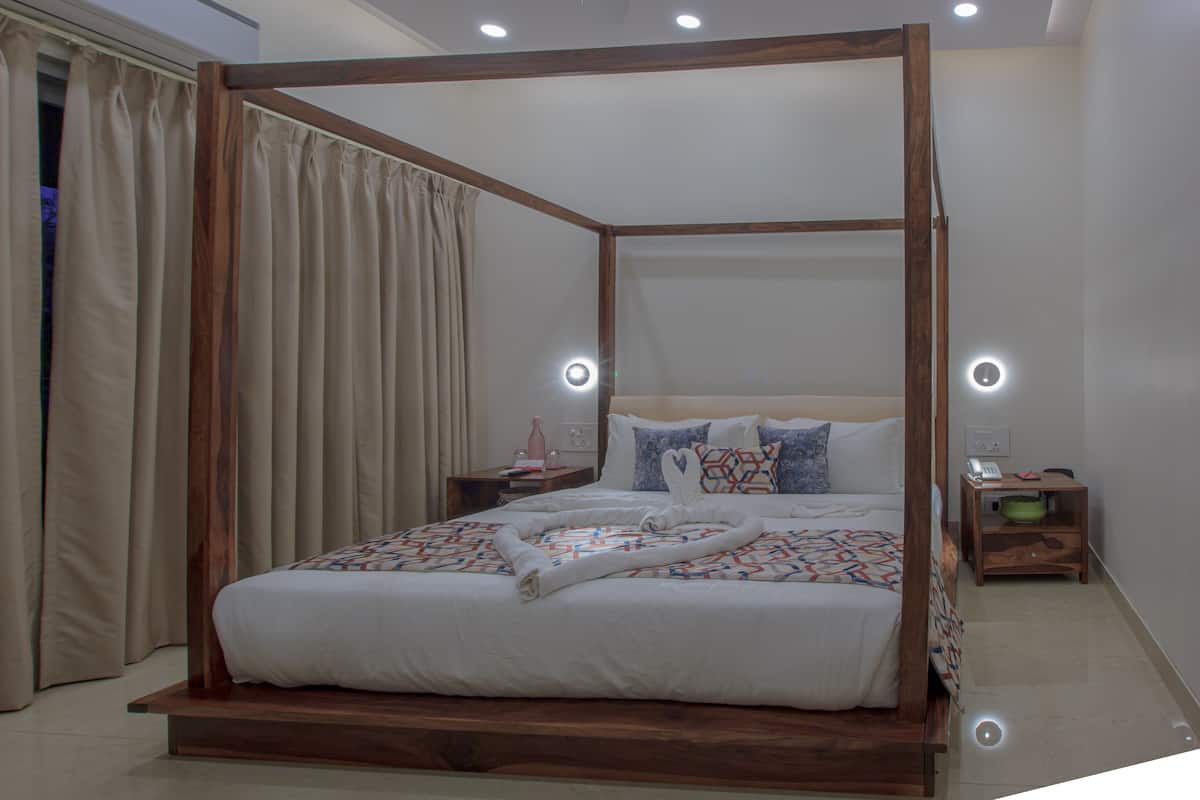 1 quarto, cofres nos quartos, escrivaninha, cortinas blackout