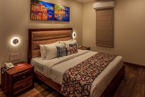 ตู้นิรภัยในห้องพัก, โต๊ะทำงาน, ผ้าม่านกันแสง, Wi-Fi ฟรี