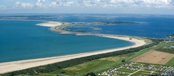 Freistehende Ferienhaus mit 900 qm Grundstück an Nordsee und Grevelingen Meer