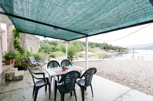 Apartamento (One-Bedroom Apartment with Sea View 3) | Terraza o patio