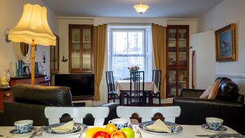Cottage | Private kitchen | Microwave, oven, stovetop, dishwasher
