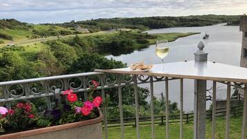 Cottage | Balcony