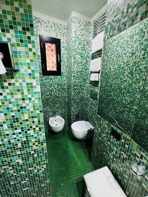 Superior Double Room | Bathroom | Combined shower/tub, rainfall showerhead, hair dryer, bidet