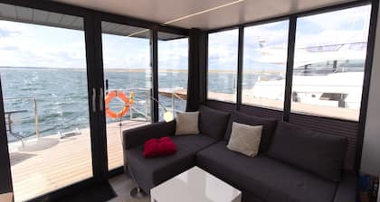 Hausboot Fjord Auriga mit Biosauna und Dachterrasse in Wendtorf / Kieler Förde