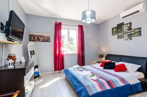 3 bedrooms, cots/infant beds - Holiday Home Lungo Mare (Zupa dubrovacka)