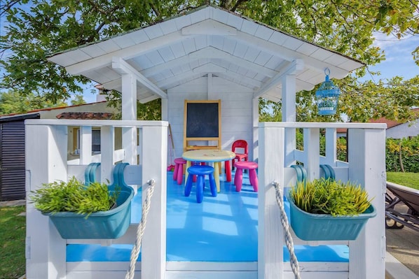 Area giochi per bambini (all'aperto)