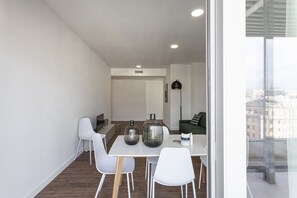 Dining - Deluxe Apartment - Grey by Wonderful Italy (Genova)