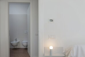 Shower, hair dryer, bidet, towels - Deluxe Apartment - Grey by Wonderful Italy (Genova)