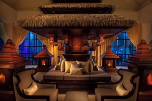 Salas de tratamientos para parejas, sauna, bañera de hidromasaje