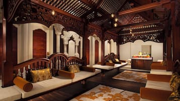 Espace de soins pour les couples, sauna, bain à remous, hammam
