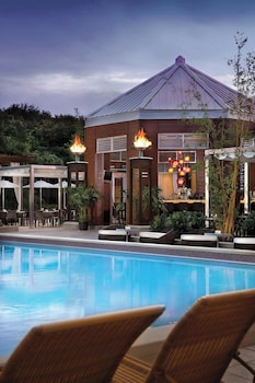 Cocktail bar, pool views, open daily at Walt Disney World Swan Reserve