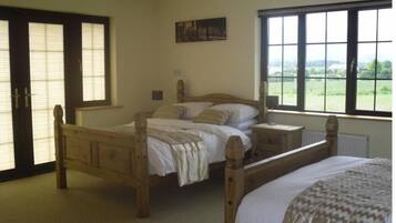 5 slaapkamers, een strijkplank/strijkijzer, gratis wifi, beddengoed