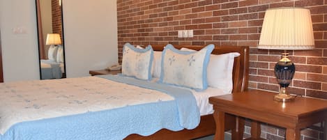Standard Room, Smoking | Desk, laptop workspace, blackout drapes, free WiFi