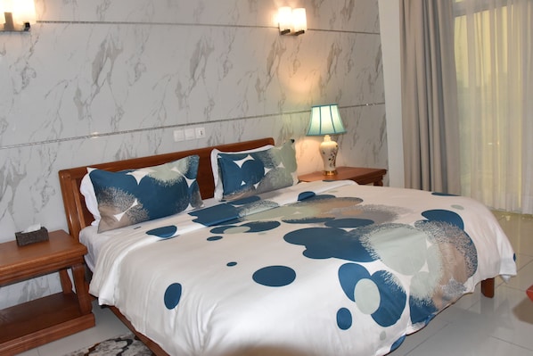 Chambre luxueuse | Bureau, espace de travail pour ordinateurs portables