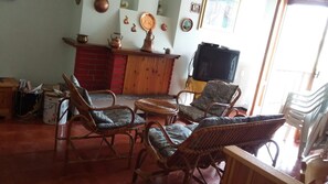 Apartment | Interior - 6guests-skiing-mountainviews-fireplace-freeparking (Moggio)