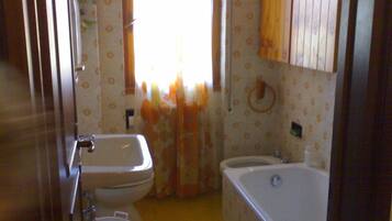 Apartment | Bathroom | Combined shower/tub, deep soaking tub, hair dryer, towels