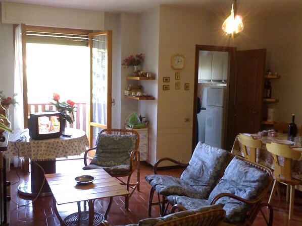 Apartment | Interior - 6guests-skiing-mountainviews-fireplace-freeparking (Moggio)