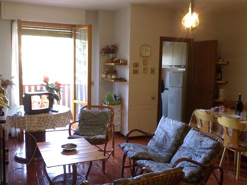 6guests-skiing-mountainviews-fireplace-freeparking