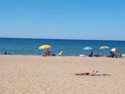 Elegant Villeta with garden, near safe long sandy beach, full privacy