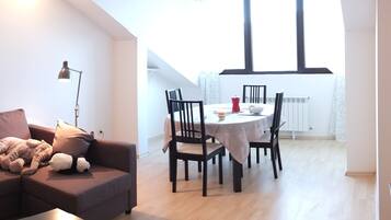 อพาร์ทเมนท์ | บริเวณนั่งเล่น | ทีวี 30 นิ้ว พร้อมช่องดิจิตอล