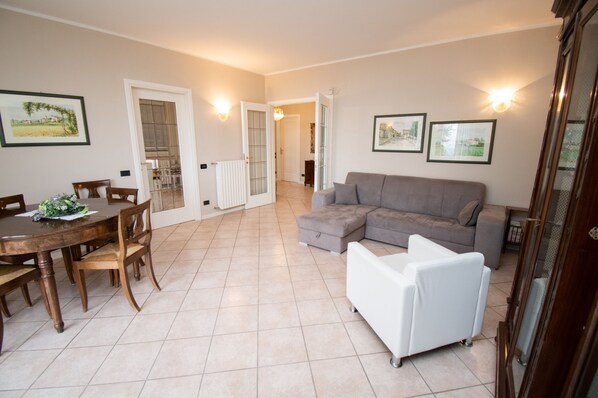 Exclusive-Villa, 3 Schlafzimmer | Wohnbereich | Smart-TV