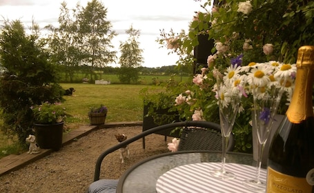 House | Restaurant. 1 Bed Flat - Sleeps 3 - Pets - Parking - Wifi