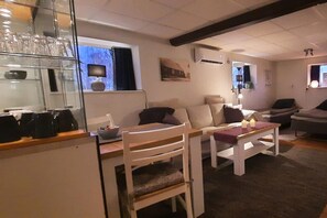 30-inch TV with digital channels - Tollarp - Barn - Sleeps 3 - Pet Friendly - Parking (Tollarp)