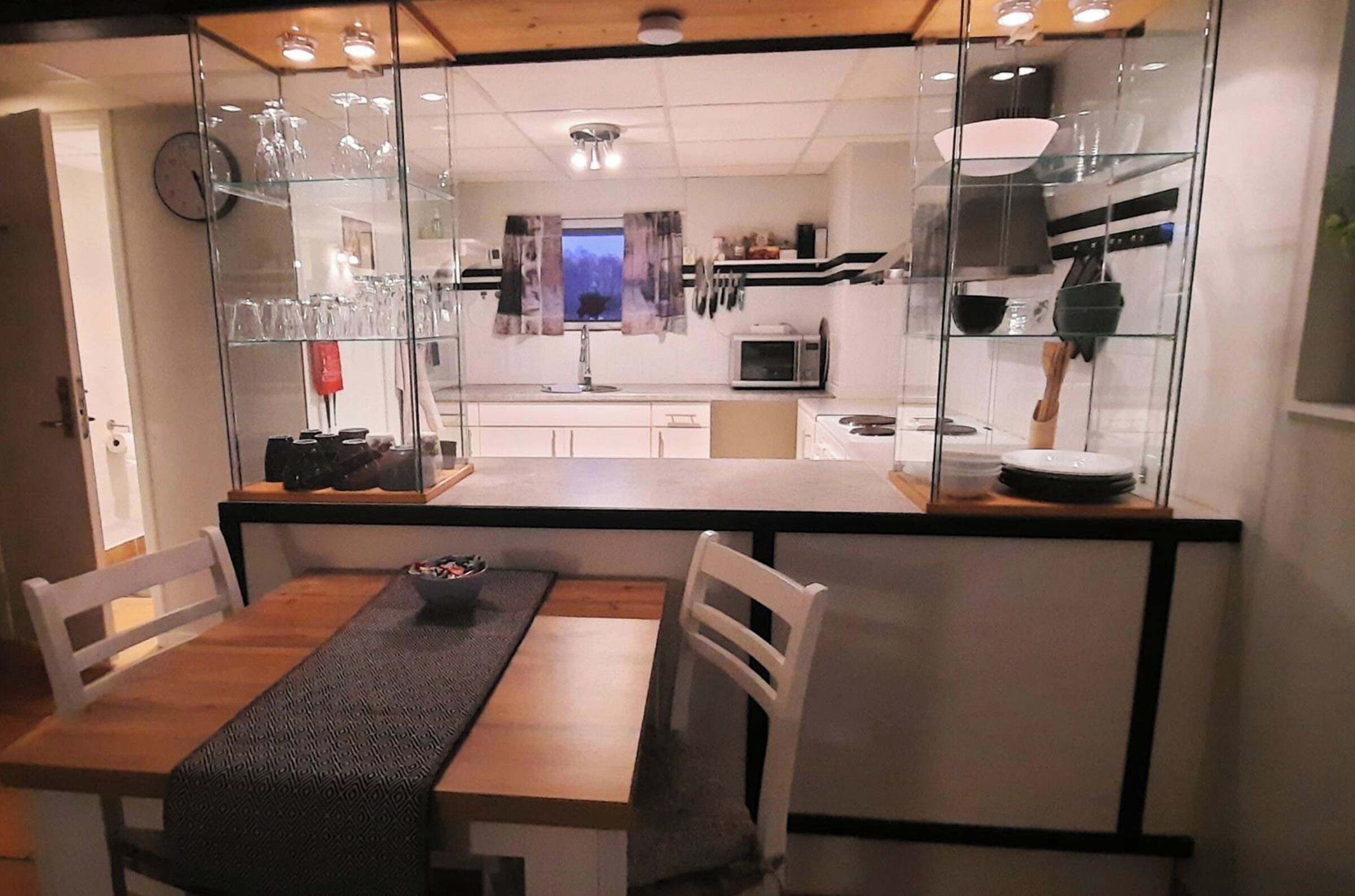 Casa | Cocina privada | Frigorífico, microondas, horno y placa de cocina