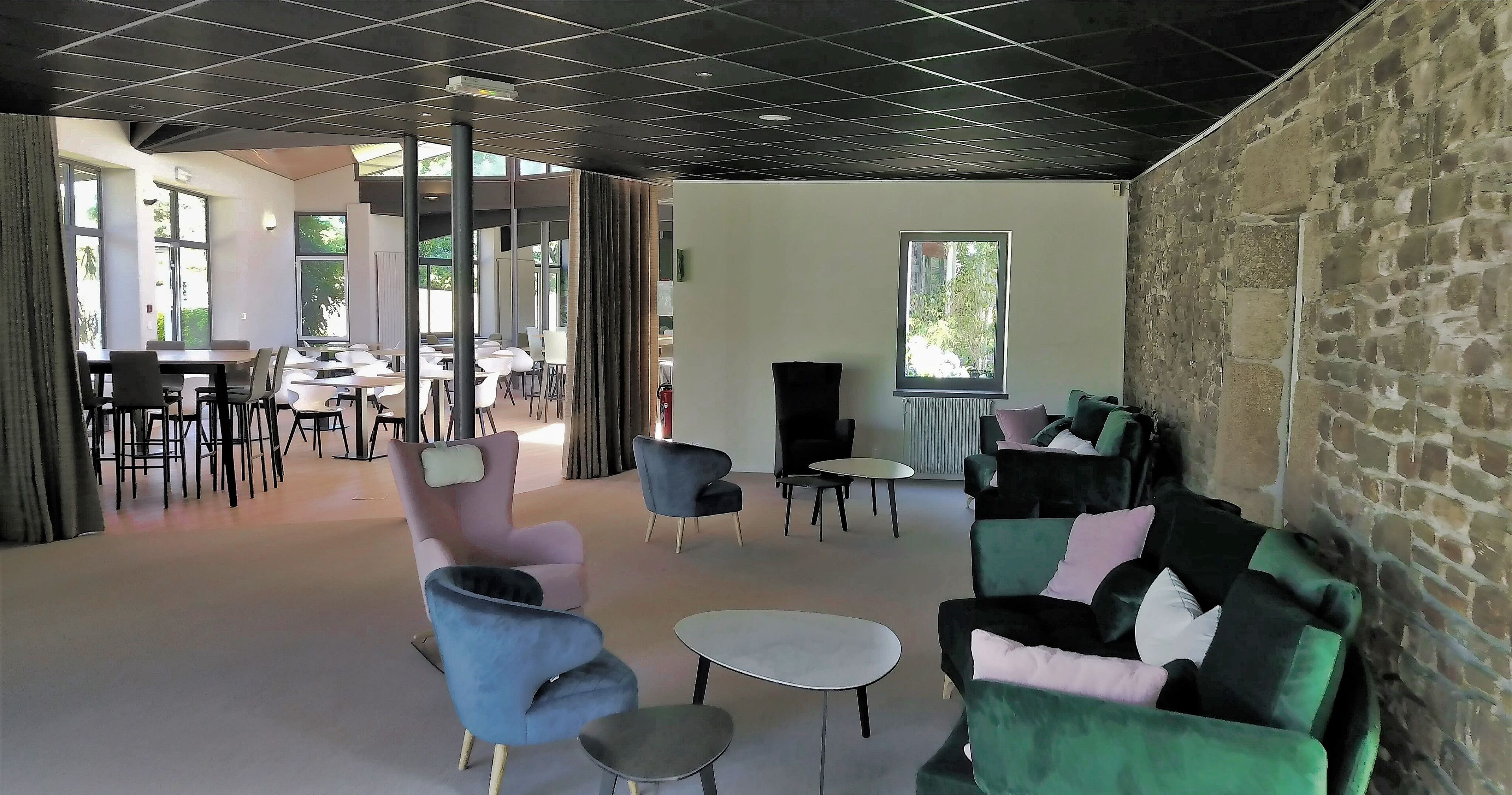 Coin salon dans le hall