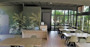 Café da manhã com buffet todos os dias (EUR 12.50 por pessoa) 