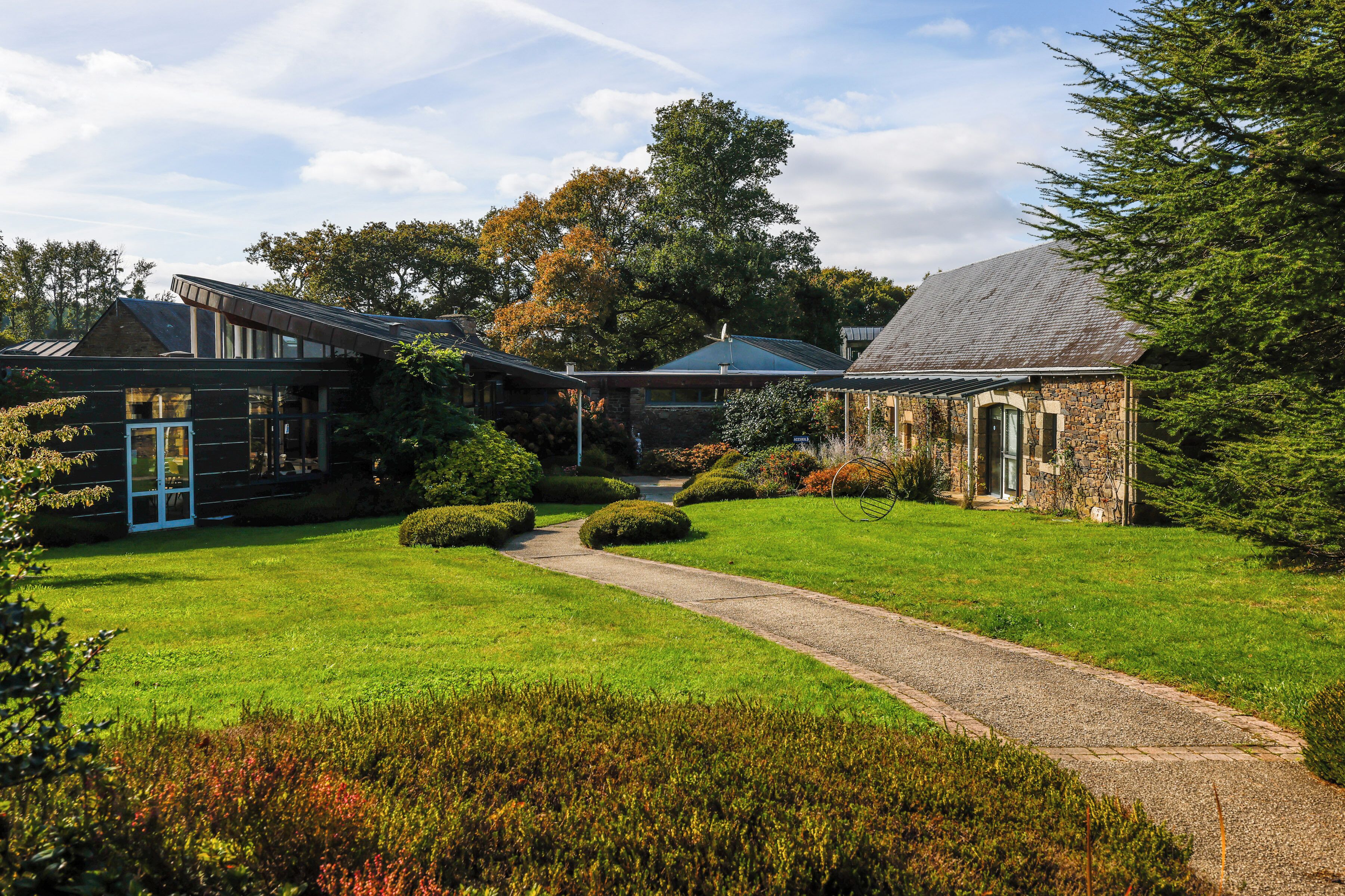 المنشأة من الخارج