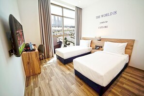 Chambre Deluxe avec lits jumeaux | Literie de qualité supérieure, couette en duvet d'oie, surmatelas