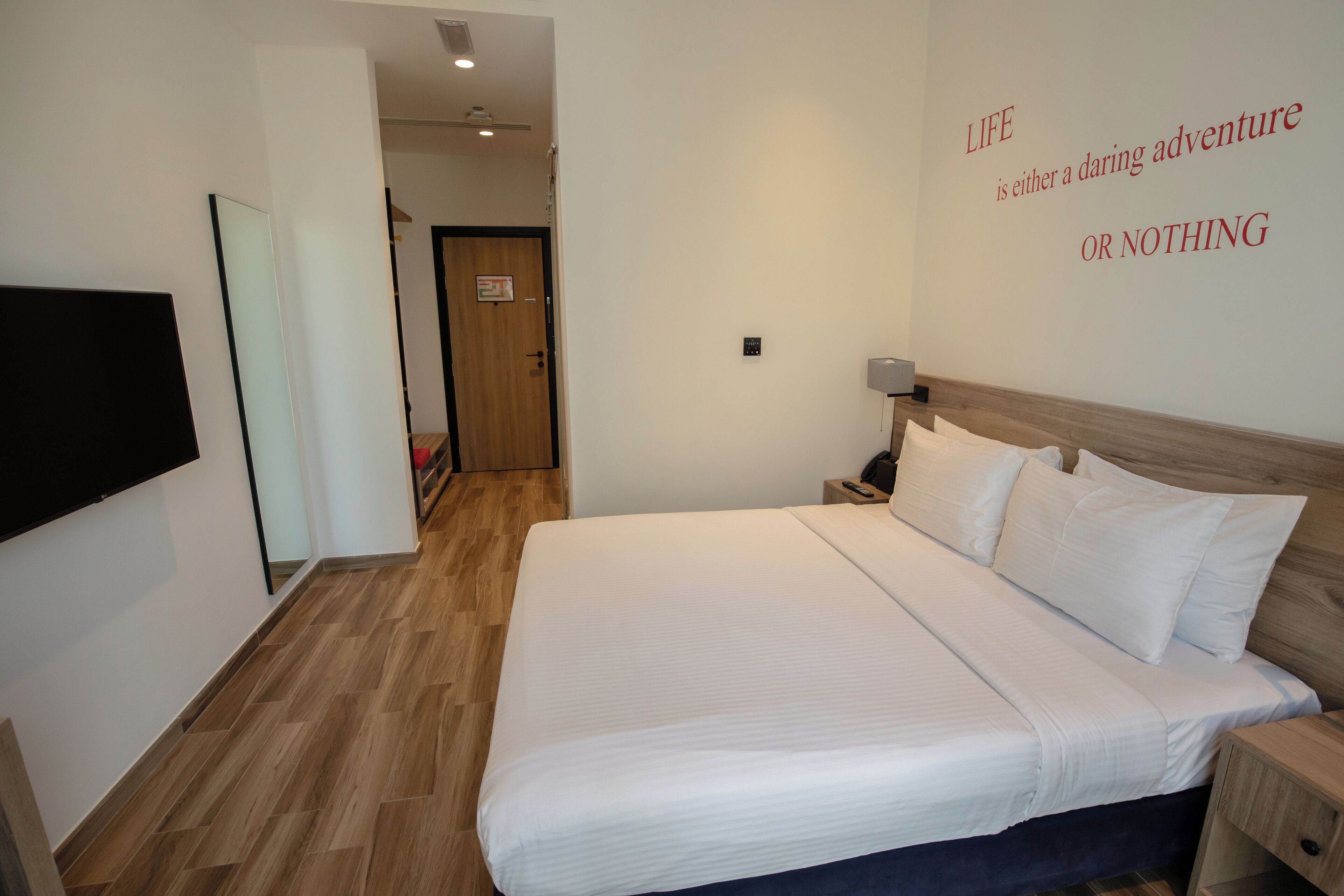 Hochwertige Bettwaren, Daunenbettdecken, Pillowtop-Betten, Minibar