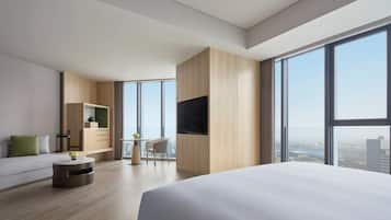 Room, 1 King Bed, City View (Distinctive King) | Minibar, in-room safe, individually decorated, desk