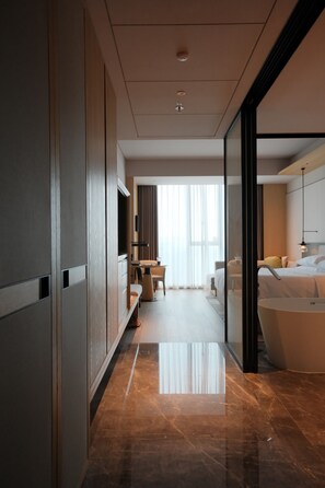 Room, 1 King Bed, City View
