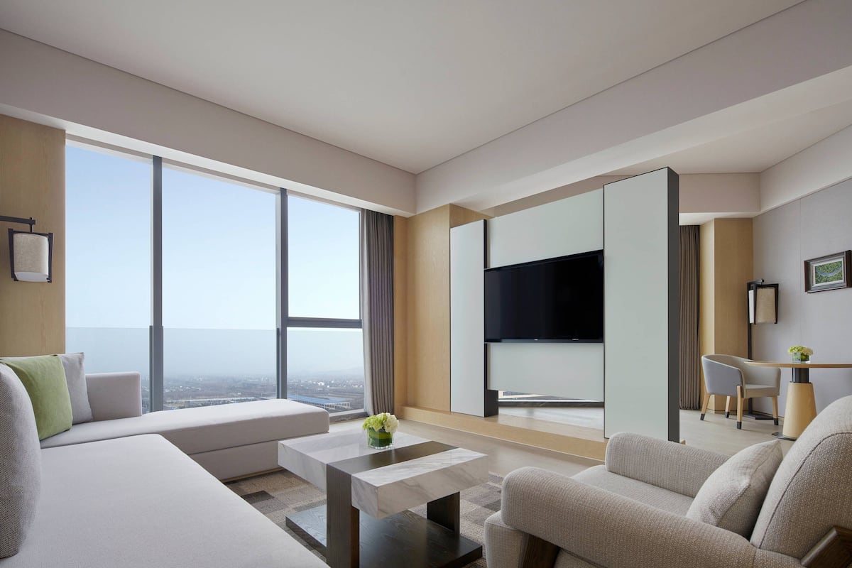 1 bedroom, minibar, in-room safe, individually decorated