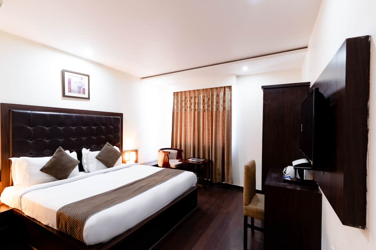 Executive | Desk, free WiFi, bed sheets