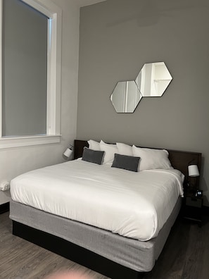 Deluxe Room, 1 King Bed with Sofa bed, Non Smoking | Premium bedding, down comforters, desk, laptop workspace - Leavenworth Local Hotel (Leavenworth)