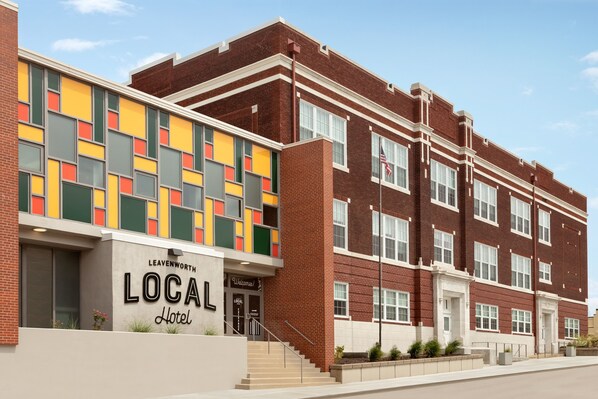 A LEAVENWORTH LOCAL Hotel with a modern brick facade, large windows, and a welcoming entrance. - Leavenworth Local Hotel (Leavenworth)