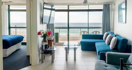 Spectacular Central Surfers Beach Views from Appartment