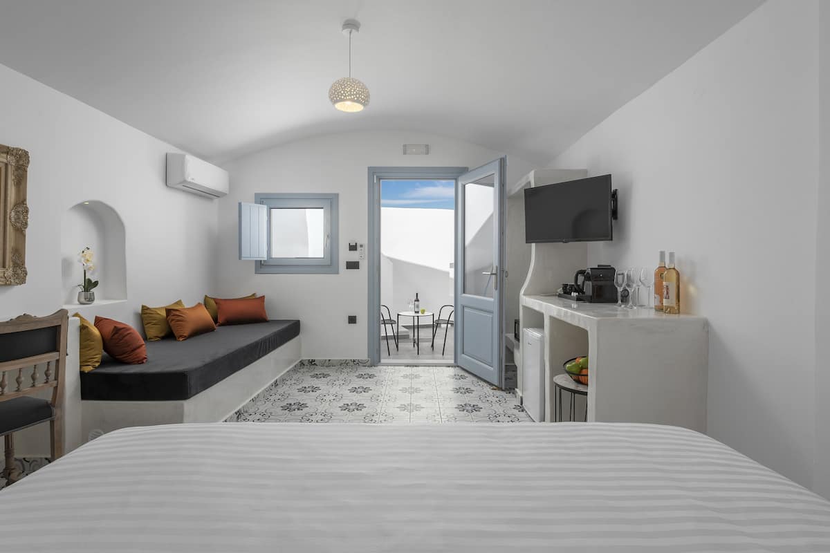 Suite, Hot Tub (Elegant) | 1 bedroom, premium bedding, in-room safe, soundproofing