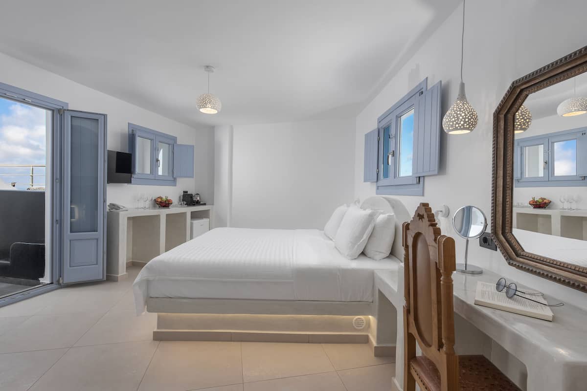 premium suite, hot tub, sea view | premium bedding, in-room safe, soundproofing, free wifi