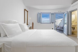 Superior Suite, Hot Tub, Sea View | Premium bedding, in-room safe, soundproofing, free WiFi - Sole d'oro Luxury Suites (Santorini)